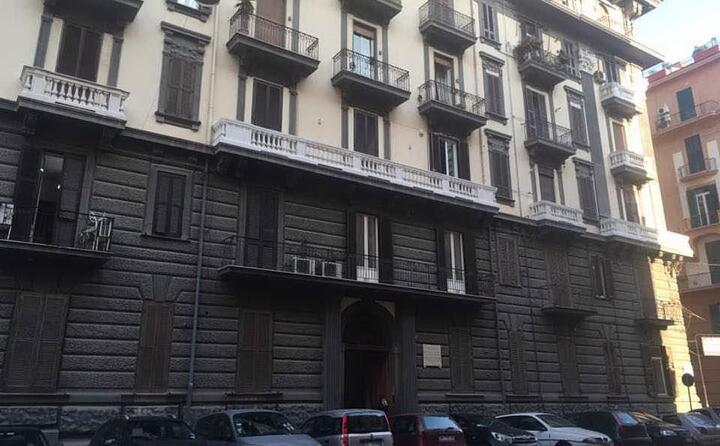 il palazzo di napoli in cui era nato (l unione sarda schiesaro)