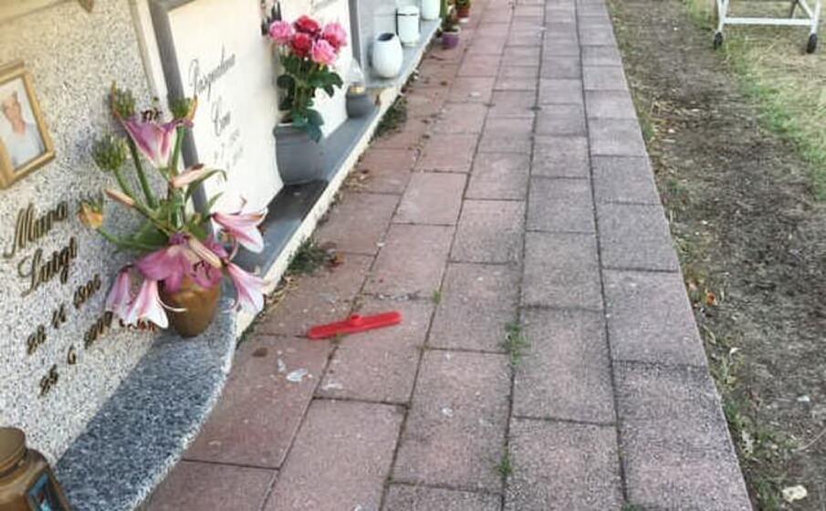 alcune tombe danneggiate (foto a orbana)