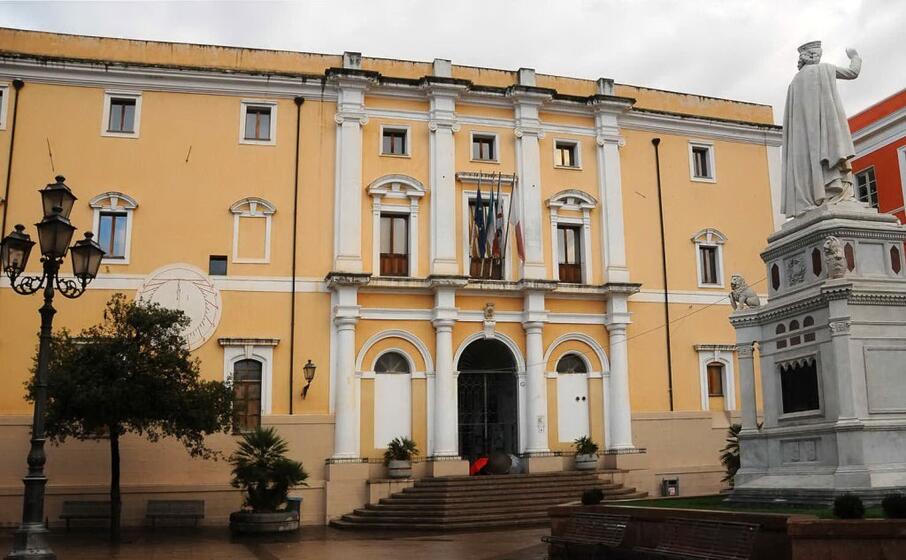 il palazzo degli scolopi sede del comune (archivio l unione sarda)