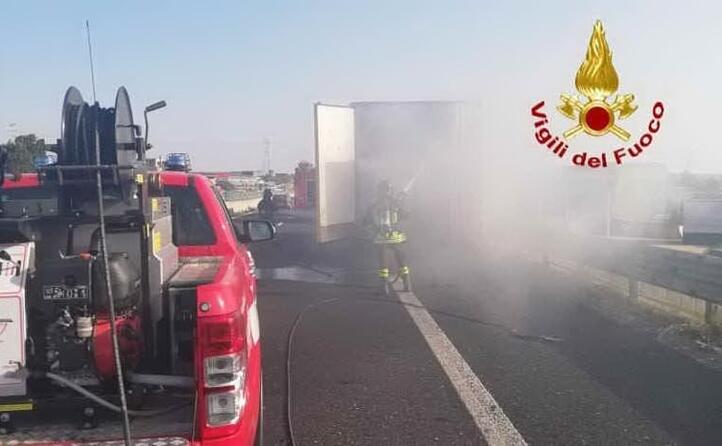 il traffico stato deviato sulla complanare in direzione nord