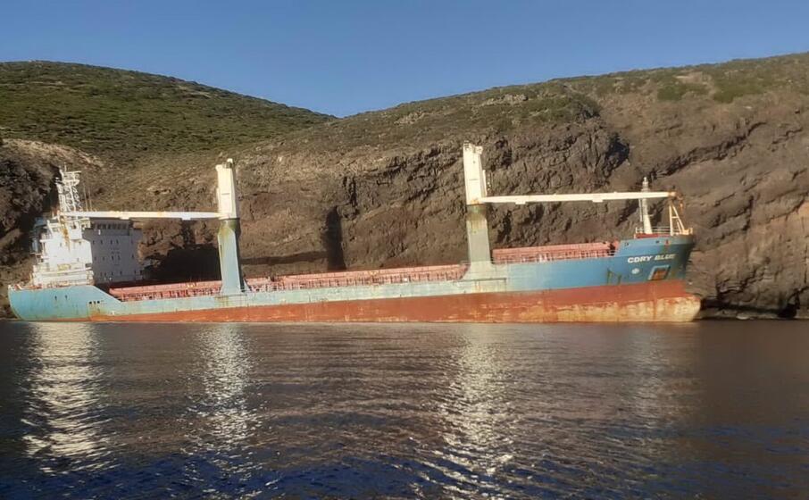 la nave cdry blue incagliata (foto a scano)
