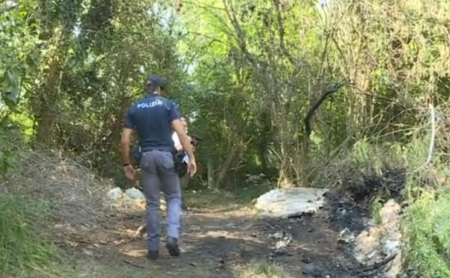 la polizia sul posto (fermo immagine da video)