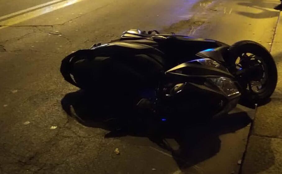 lo scooter a terra (foto municipale cagliari)
