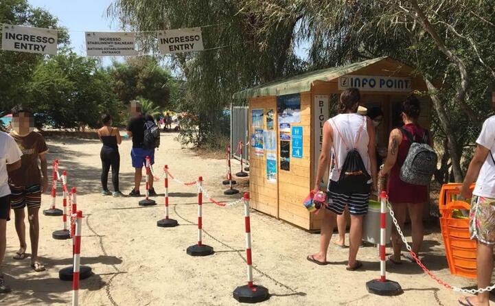 gli ingressi sono contingentati da oggi