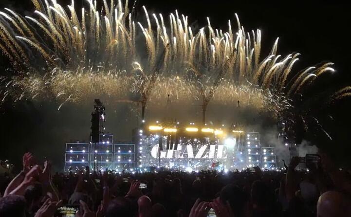 il concerto si chiude con albachiara e i fuochi d artificio (archivio l unione sarda)