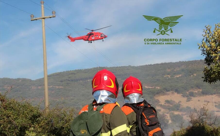 il super puma in azione (foto corpo forestale)