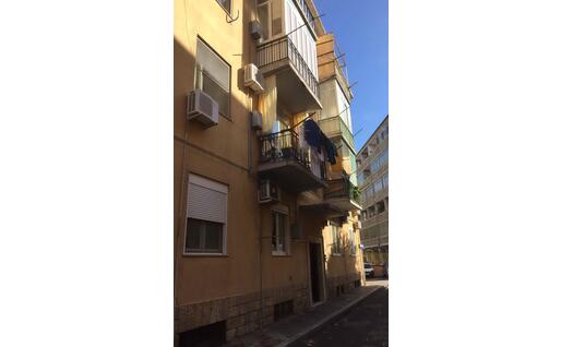 La palazzina di via Emilia (foto Vercelli)