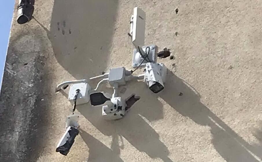 le telecamere prese a colpi di pistola (foto f ledda)
