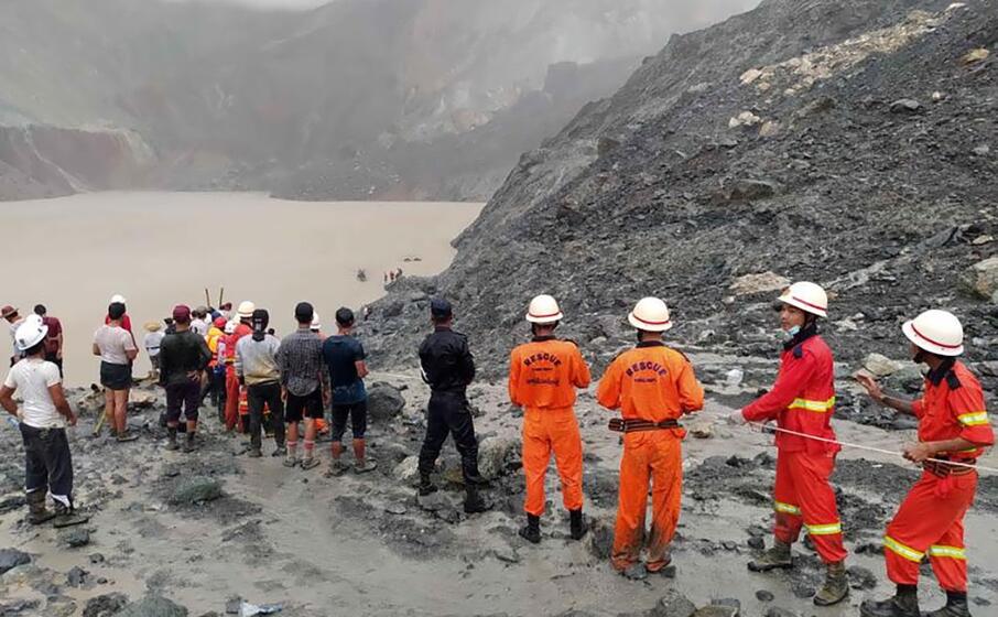 il luogo dell incidente (foto ansa myanmar fire services department)