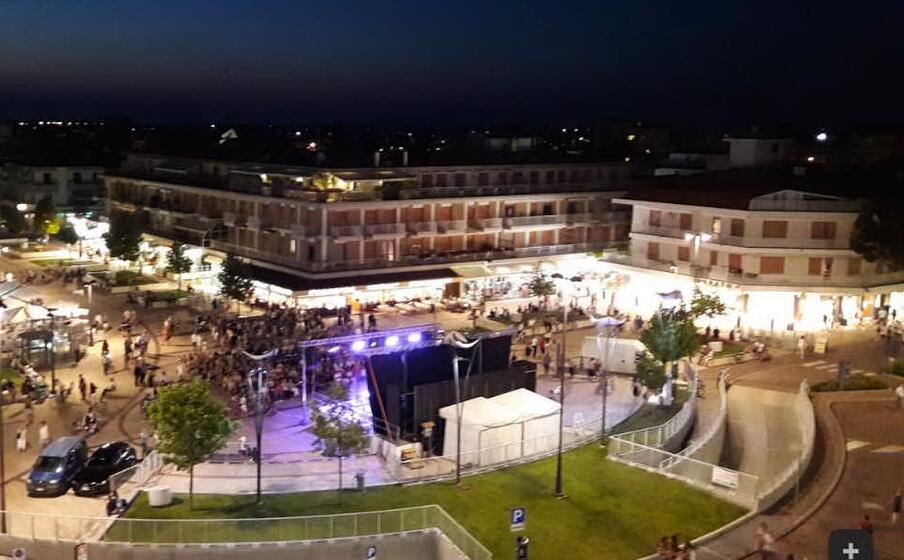 piazza milano a jesolo (foto google maps)