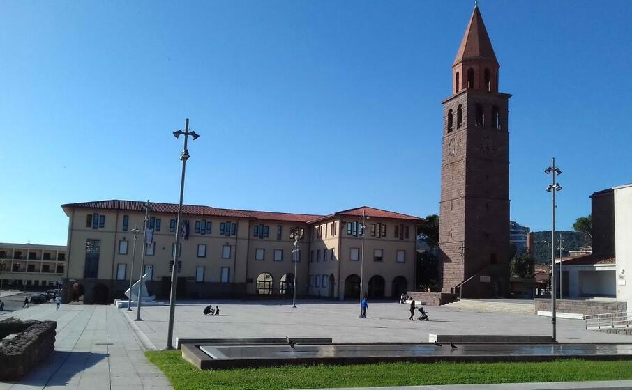piazza roma col municipio (foto a scano)