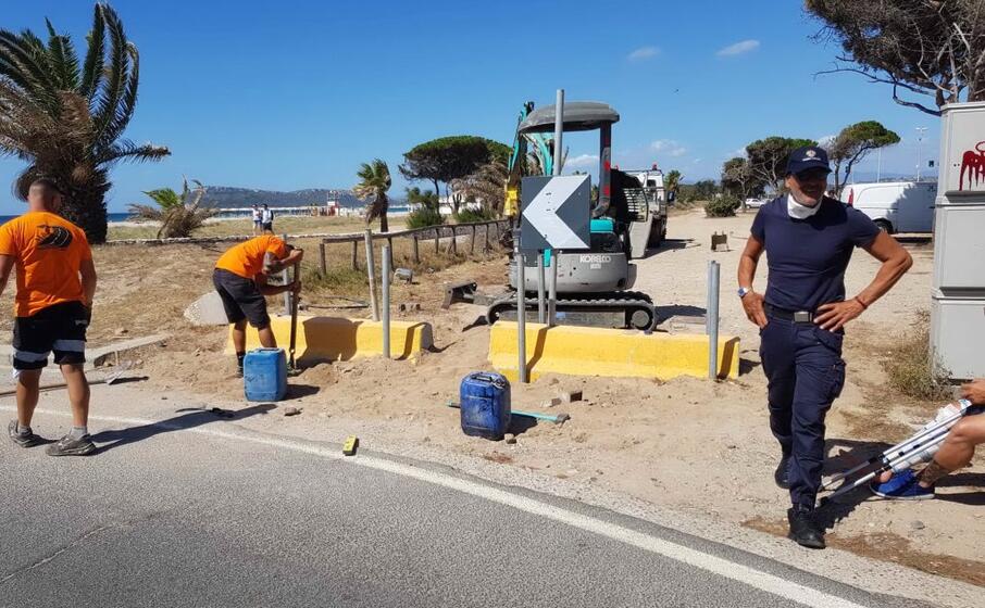i lavori al poetto (foto daga)