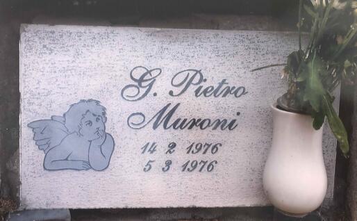 Il loculo in cui riposa il piccolo Pietro (foto Valeria Pinna)