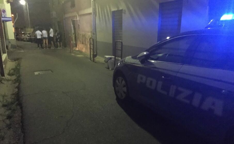 la polizia sul posto (foto vercelli)