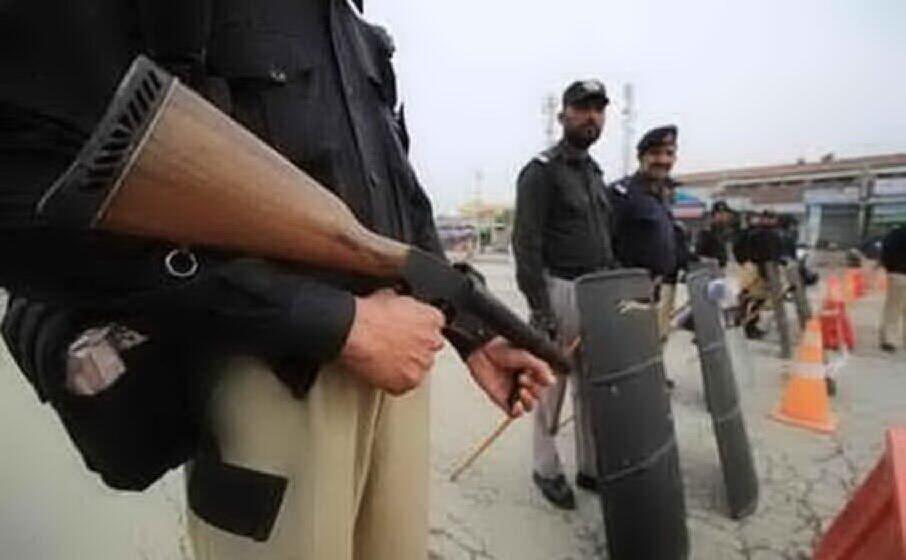 polizia in pakistan (archivio l unione sarda)