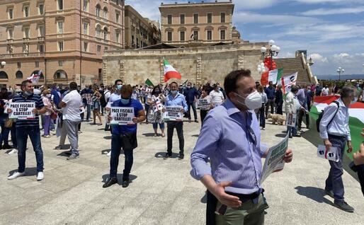 Alcuni partecipanti alla manifestazione (L'Unione Sarda)