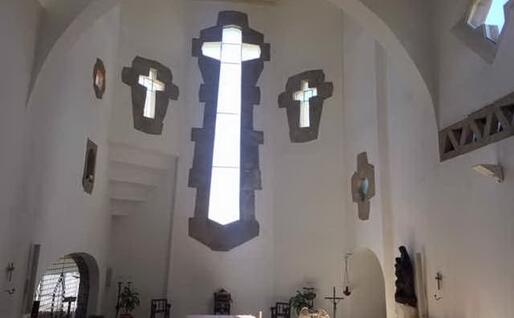 L'interno della chiesa (foto Orunesu)
