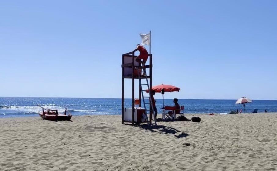 la torretta sulla spiaggia di san giovanni (foto l unione sarda agus)