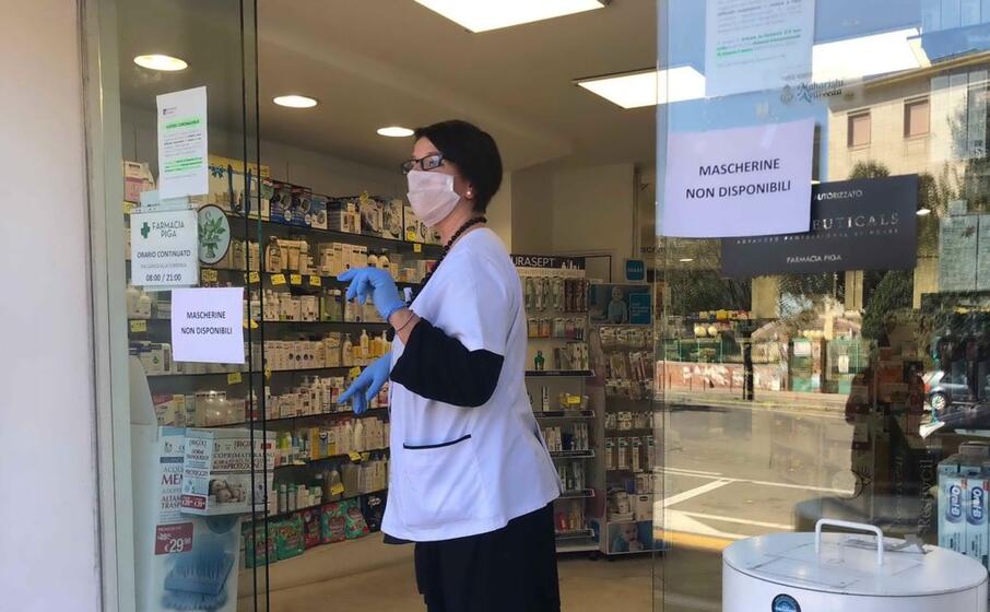 una farmacia (archivio l unione sarda)