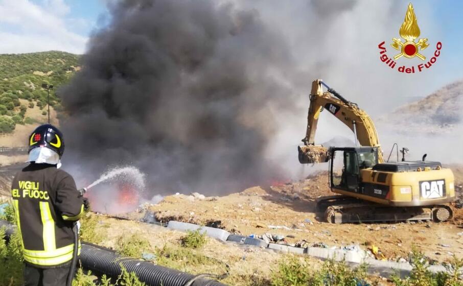 i vigili del fuoco sul posto (foto vvf)