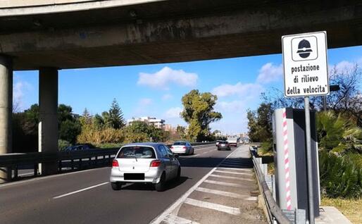 L'autovelox sull'Asse Mediano (L'Unione Sarda)