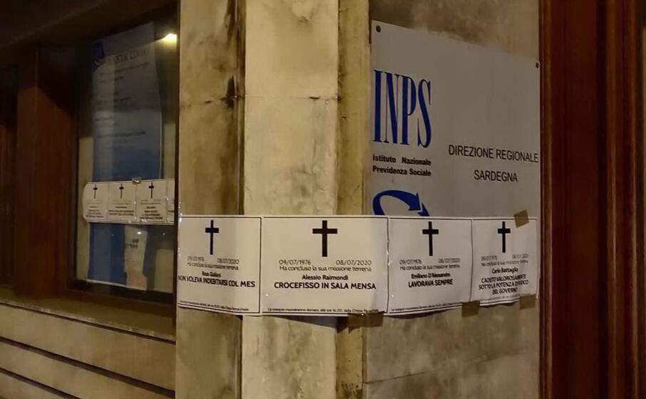 i manifesti a cagliari (foto ufficio stampa)