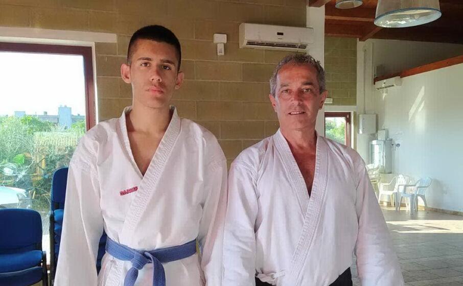 nicola abis con il maestro siro serra (foto s sirigu)