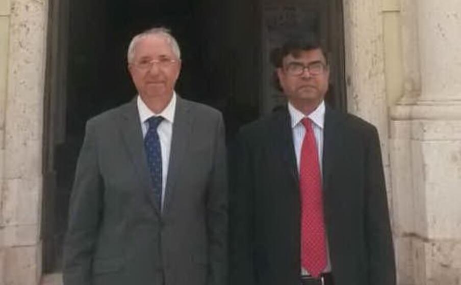 salvatore floris a sinistra col l ex ambasciatore bengalese a roma shahadat hossain (foto p paolini)