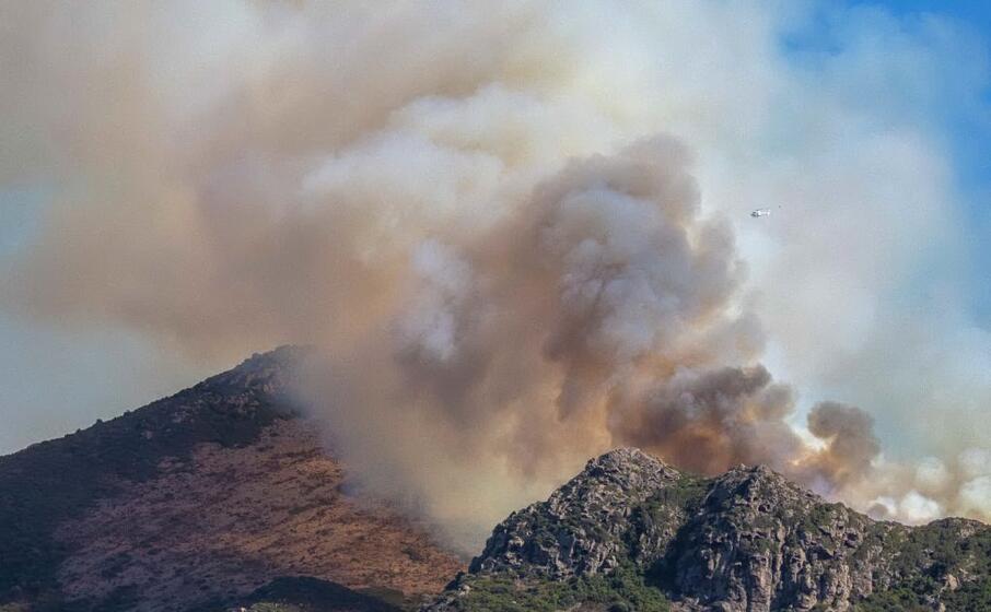 un recente incendio a carbonia (foto scano)