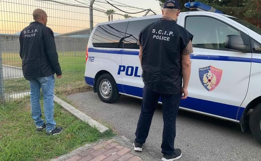agenti (foto polizia)