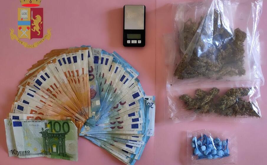 droga e denaro sotto sequestro (foto questura)