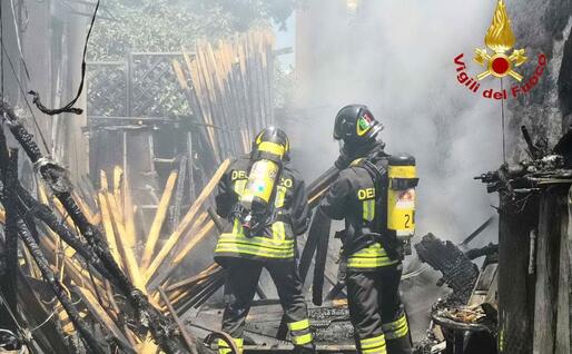 Gli uomini del 115 (foto Vigili del fuoco)