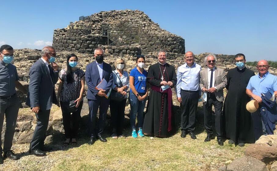 la visita dell arcivescovo (foto pintori)