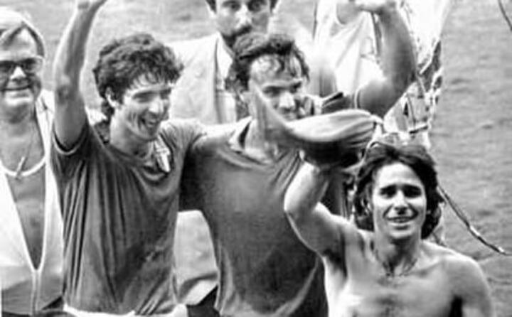 gli azzurri dopo la vittoria in semifinale contro la polonia (2 0)