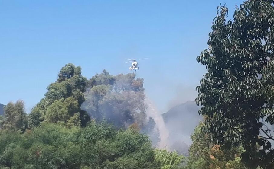 elicottero della forestale in azione a gonnesa (foto a pani)