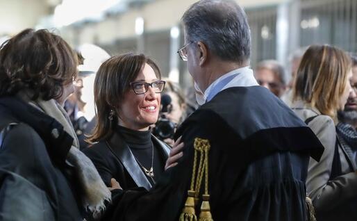 Ilaria Cucchi con l'avvocato Fabio Anselmo (Ansa)
