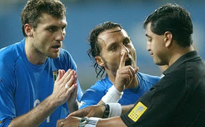 e il mondiale in cui byron moreno fa fuori l italia con un arbitraggio scandaloso contro i padroni di casa della corea del sud