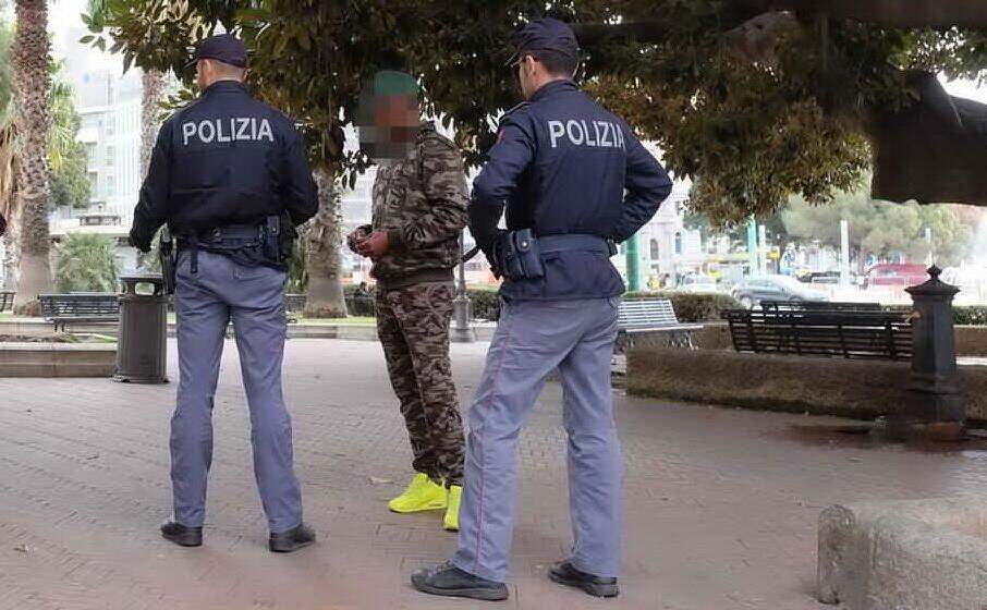 cagliari la polizia durante un controllo anti spaccio (archivio l unione sarda)