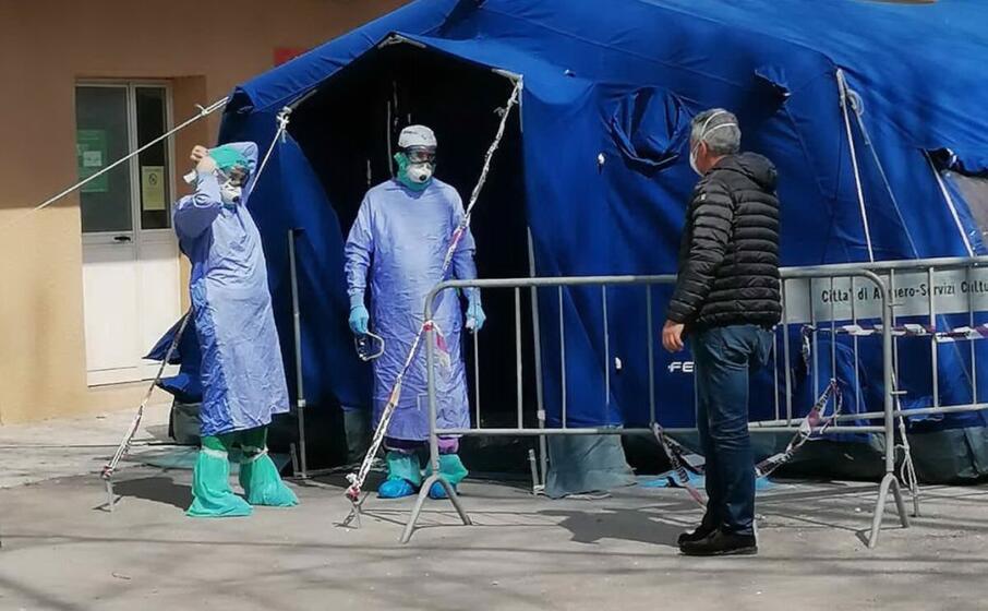 il sindaco mario conoci all ospedale civile (foto fiori)