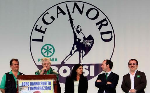Tra Roberto Calderoli, Bossi, Luca Zaia e Roberto Maroni (Ansa)