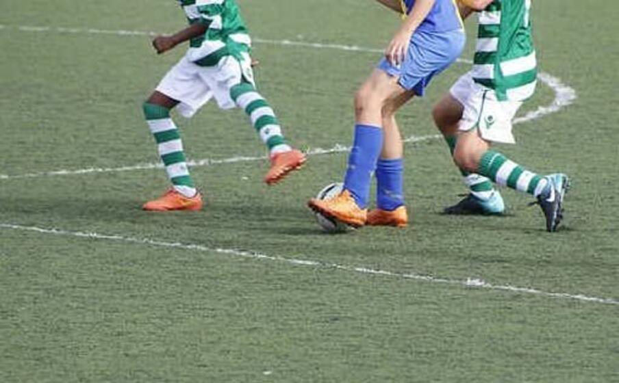 Coronavirus, follia a Pamplona: tentano una partita di calcio sani-infetti Coronavirus, follia a Pamplona: tentano una partita di calcio sani-infetti
