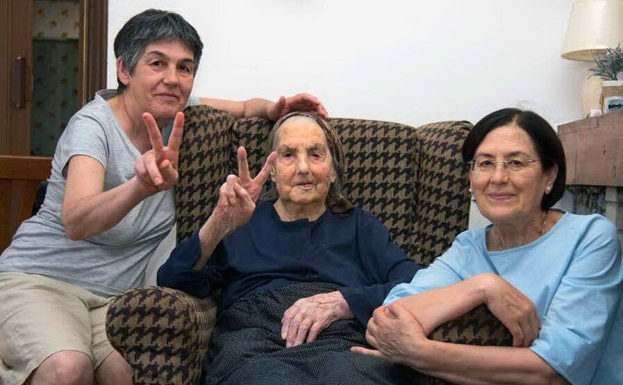 Gesturi In Lutto Addio Alla Nonnina Di 102 Anni L Unione Sarda It