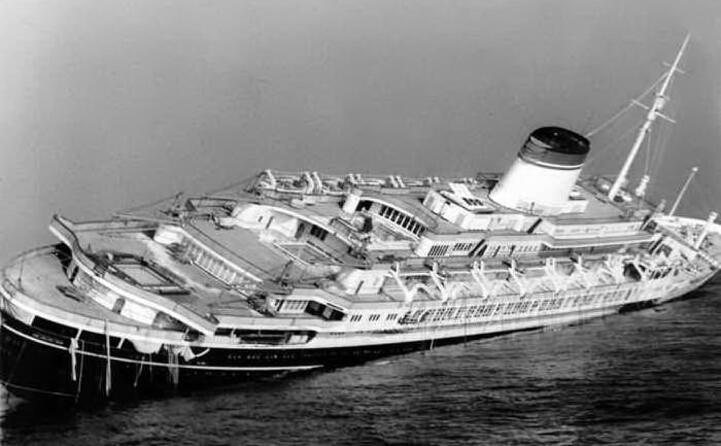 l andrea doria inclinata (archivio ansa)