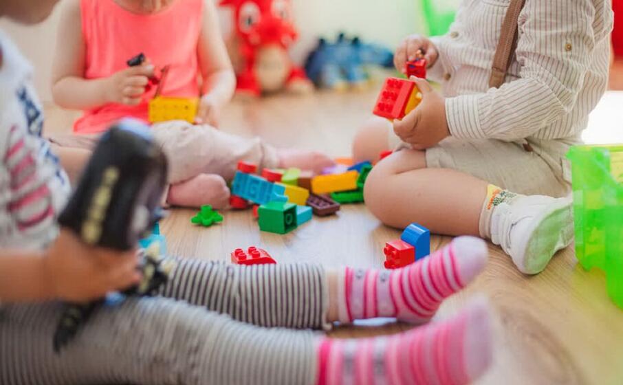 bimbi che giocano (archivio l unione sarda)