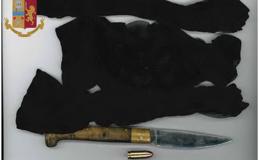 il materiale sequestrato (foto questura)