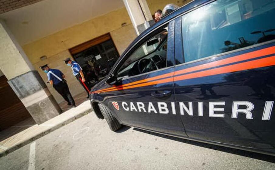 Carabiniere interviene per sedare una lite a Castellamare e viene pestato da un gruppo di persone: è grave
