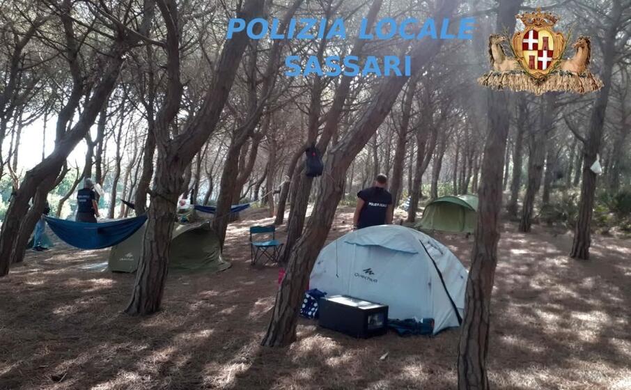 i controlli degli agenti (foto polizia locale)