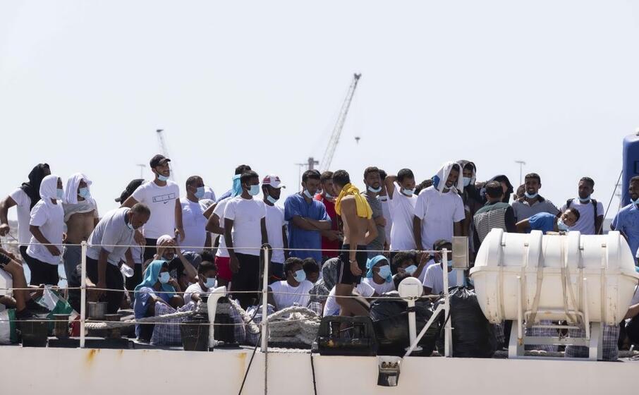 migranti a lampedusa (foto ansa)