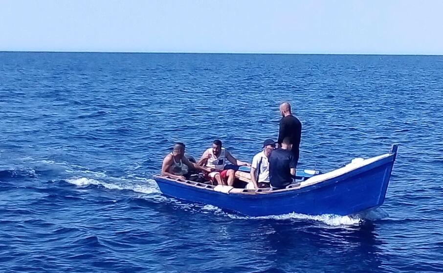 un barchino (l unione sarda)