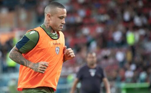 Nainggolan durante il riscaldamento (Cagliari Twitter)